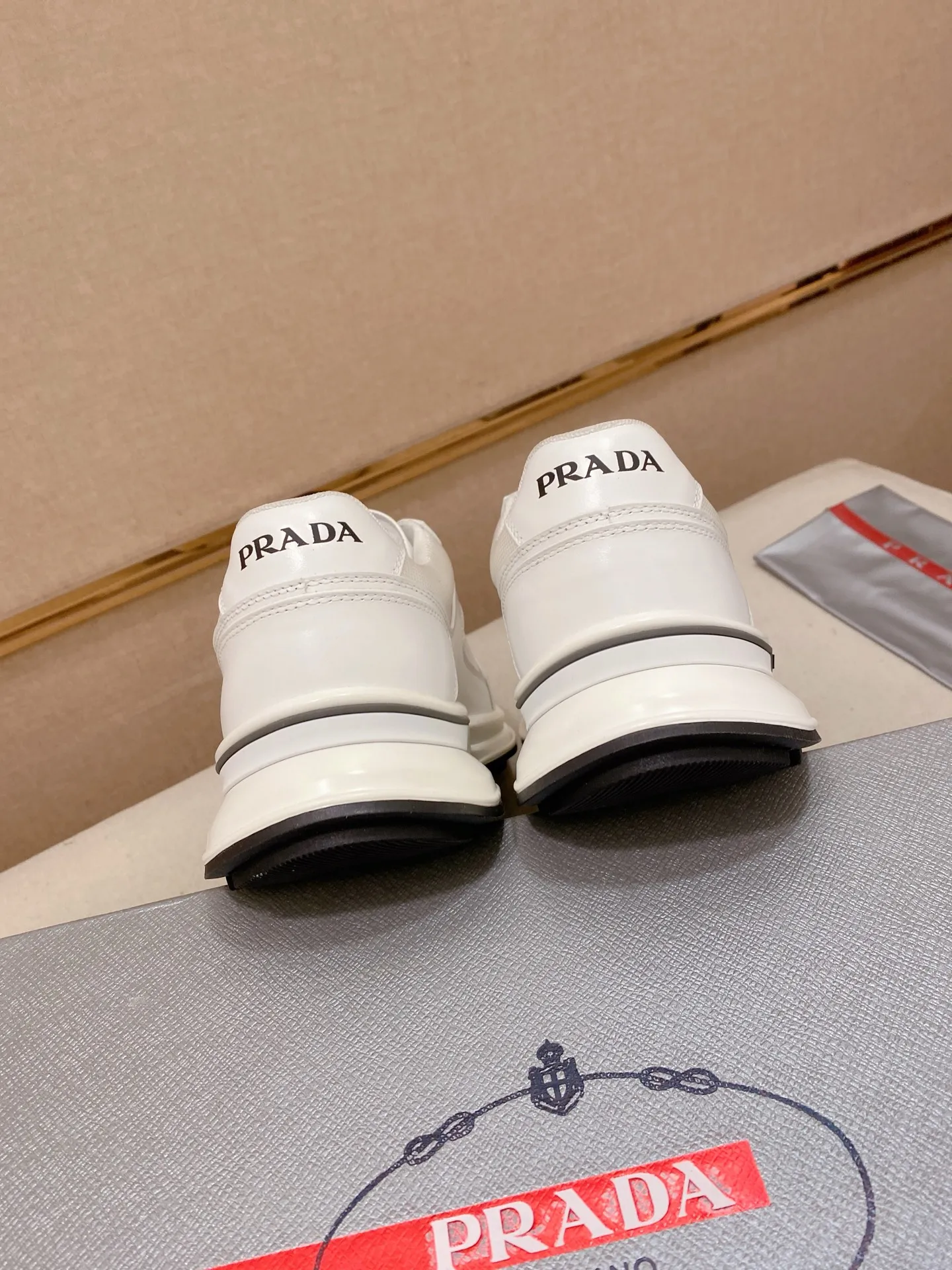 Factory price 600💰 ✔️✔️✔️High version High-quality new PRADA (Prada) counters are on the market at the same time, new men's shoes, 😘fabrics imported first-layer cowhide with waterproof materials, purely handmade. Lining: Full cowhide lining. 👍🏿 High-end ☄️ air-cushion molded anti-slip rubber outsole, exquisite lines, simple and elegant, comfortable and high-end for leisure travel. Code number: 38 to 45